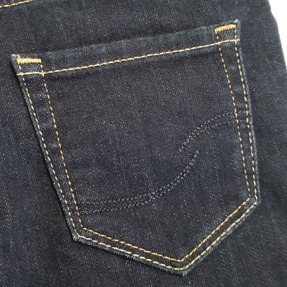 NWT Girls Signature Levi's GOLD Dark Wash Cuffed Bermuda Shorts Sz 7 - Picture 7 of 9